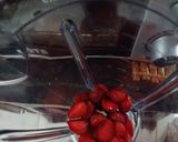 Foto langkah ke 2 dari resep Smoothies Stroberi.