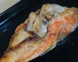 Foto langkah ke 3 dari resep Grill kepala salmon.
