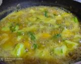 A picture of step 3 of Sabudana khichdi with fried potatoes.