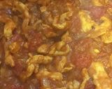 Fűszeres csirkemellragu street-food módon tálalva recept fázis 4 fotója