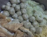 Foto langkah ke 2 dari resep Cilok saus kacang (tanpa daging).