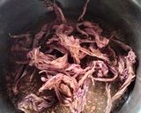 A picture of step 2 of Hibiscus tea.