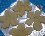 Foto langkah ke 3 dari resep Pastry Cheese Flower.
