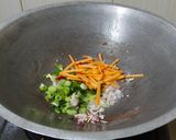 Foto langkah ke 2 dari resep Tumis Sawi Hijau Kuah Simple.