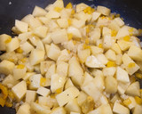 Foto del paso 1 de la receta: Guiso de patatas con albóndigas de pollo y pavo