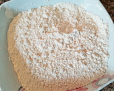 Foto del paso 4 de la receta: Coca de arengades (sardinas de bota)