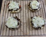 A picture of step 8 of Gyro Burgers 🇬🇷.