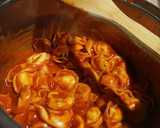 Foto del paso 2 de la receta: Tortellini de queso con salsa de tomate