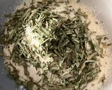 Foto del paso 3 de la receta: Pollo rebozado al estragón y sopa de estrellitas …