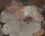A picture of step 3 of Banana and Muskmelon shake.