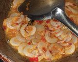 Foto langkah ke 4 dari resep Udang bumbu kuning pedas.