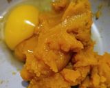 Foto langkah ke 2 dari resep Donat Labu Kuning.