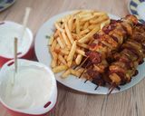 Csirkenyárs fűszeres hasábbal, kétféle mártogatóssal recept fázis 4 fotója