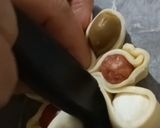 Foto del passaggio 6 della ricetta ANTIPASTI FIORI DI SFOGLIA 🏵️🌼😋
