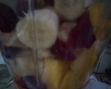 A picture of step 2 of Fresh fruits juice.