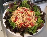 Une image de l'étape 8 de Salade de pâtes aux tomates,laitue tricolore et fleurs de ciboulette (sauce au melfor).