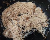 Gambar langkah 3 resipi Bihun Goreng Singapore Udang Kunyit.