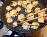 A picture of step 3 of Miso butter scallops.