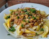 Foto del paso 6 de la receta: Fideos de calabacín amarillo con salsa cremosa y salteado de garbanzo🍝🧆🍜