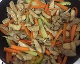 Foto del paso 3 de la receta: Pollo con Vegetales 😊