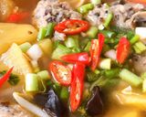 Hình bước làm 4 của món Canh Chua Thơm Giá Nấu Mọc