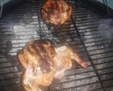 Foto del paso 5 de la receta: Pollos entero asados al carbón