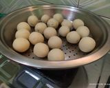 A picture of step 4 of Semolina balls.