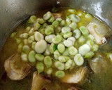 Foto del paso 3 de la receta: Arroz caldoso con bacalao, alcachofas y habas