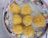 Foto langkah ke 1 dari resep Bola-bola nasi keju (bekal anak sekolah).