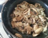 Foto del paso 3 de la receta Pechuga de pollo con crema picante de champiñones