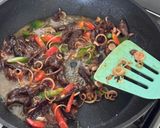 Foto langkah ke 6 dari resep Tumis Sapi Paprika & Kecombrang.