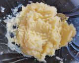 Foto langkah ke 2 dari resep Stik Kentang Keju.