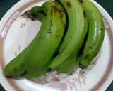 A picture of step 1 of Raw banana chips.
