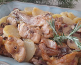 Foto del paso 4 de la receta: Conejo al horno con champiñones y romero