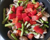 Foto del paso 2 de la receta: Salteado de vegetales primaverales