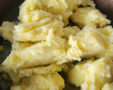 Foto langkah ke 2 dari resep Mashed potato cheese.