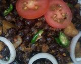 A picture of step 2 of Kalay cholay ki salan.