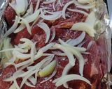 Foto del paso 1 de la receta: Bife de vacío al horno con cebollas