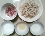 Hình bước làm 2 của món Tôm cuộn hành chiên giòn