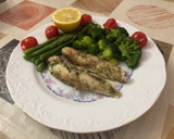 Foto del paso 5 de la receta: Cola de rape a la plancha con brócoli espárragos y tomate Cherry en Lékué