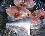 Hình bước làm 1 của món Cá ngừ chiên mắm tỏi