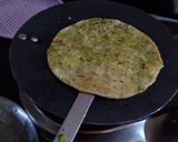 A picture of step 4 of Brocolli paratha.