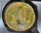 A picture of step 2 of Omelette Pizza.