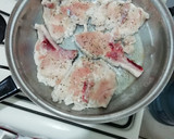 Foto del paso 2 de la receta: Chuleta de puerco con verdolagas en salsa mixta fácil