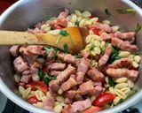 Une image de l'étape 10 de Gratin de gnochettis aux épinards, lard et tomates.