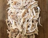 Foto langkah ke 1 dari resep Ayam Suwir Pedas (Olahan Ayam Ungkep/Rebus).
