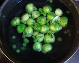 Foto del paso 1 de la receta: Fideos con repollitos de bruselas