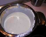 Foto del paso 5 de la receta: Pasta tiburón a los cuatro quesos con champiñones gratinada