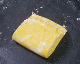A picture of step 5 of Garlic paratha.