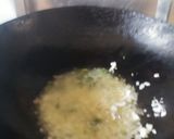 A picture of step 1 of Chicken half moons pie.